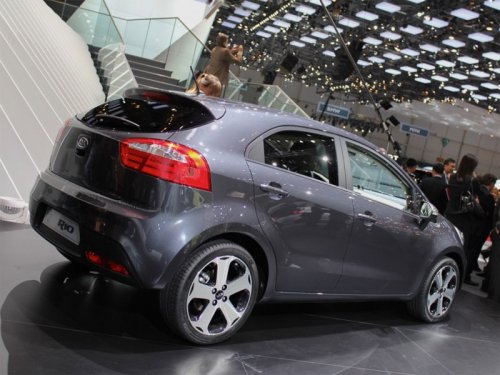 Kia Rio получила удешевленную базовую комплектацию седана