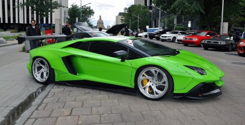 В Канаде заметили зеленый Liberty Walk Lamborghini Aventador