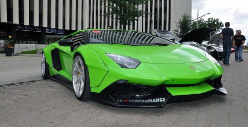 В Канаде заметили зеленый Liberty Walk Lamborghini Aventador