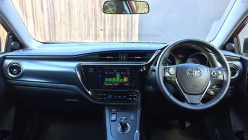 Встречаем самый прогрессивный гибрид: Обзор Toyota Corolla Hybrid 2016