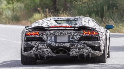 Lamborghini вывела на дорожные тесты обновленный Aventador