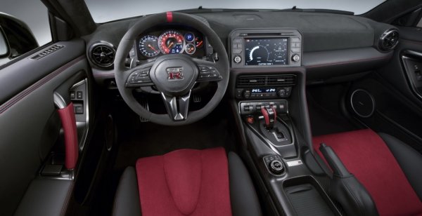 В Японии стартовали продажи обновленного Nissan GT-R Nismo 2017 года