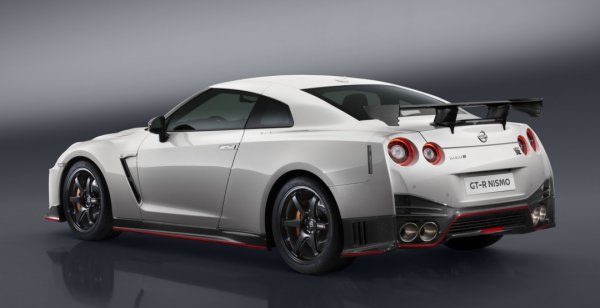 В Японии стартовали продажи обновленного Nissan GT-R Nismo 2017 года