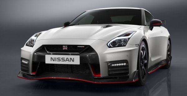 В Японии стартовали продажи обновленного Nissan GT-R Nismo 2017 года