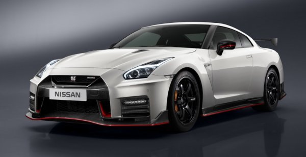 В Японии стартовали продажи обновленного Nissan GT-R Nismo 2017 года