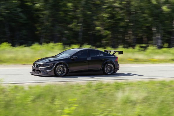 Volvo S60 Polestar TC1 выглядит еще злее в карбоновом исполнении