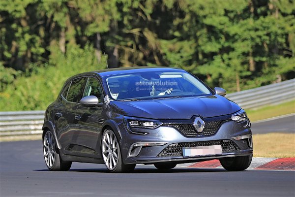 Renault Megane RS 2018 в кузове от Megane GT тестируется на Нюрбургринге