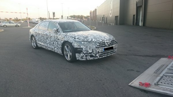 Новое поколение Audi A8 замечено на дорожных испытаниях