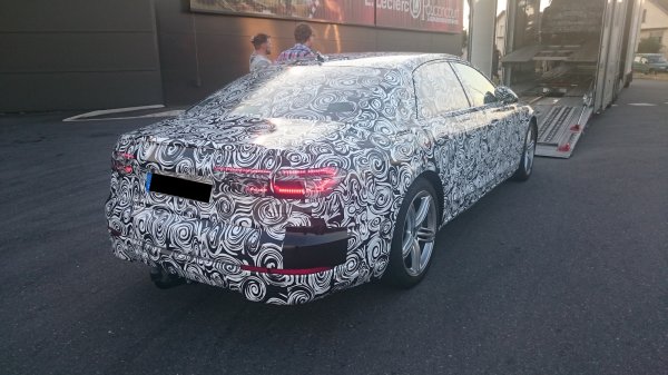 Новое поколение Audi A8 замечено на дорожных испытаниях