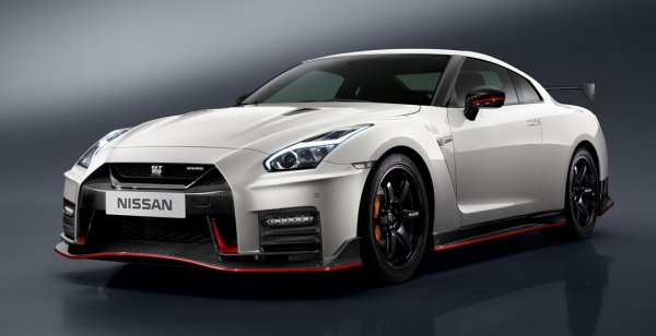 Озвучены американские цены «заряженного» купе Nissan GT-R Nismo 2017 года