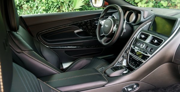 Новое купе Aston Martin DB11 дебютировало на выставке MOTOREXPO-2016