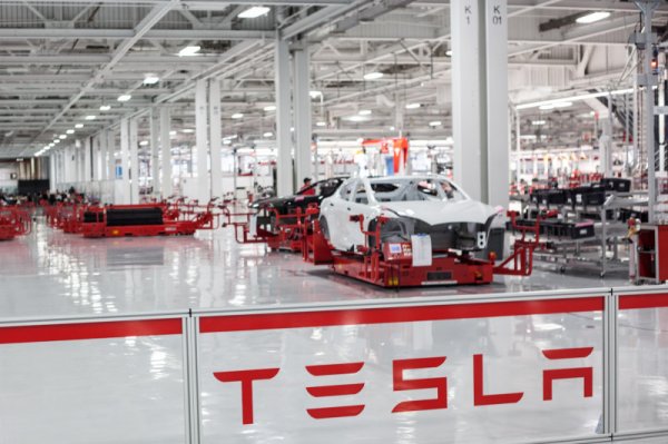 Tesla Motors собирает команду для разработки электрогрузовика