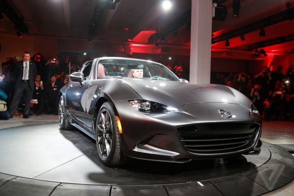 Озвучены цены на лимитированную Mazda MX-5 RF