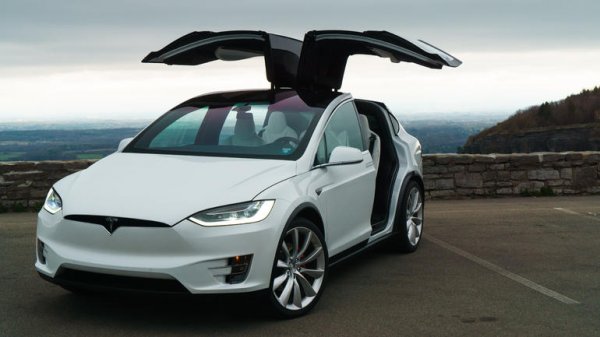 Базовая версия Tesla Model X подорожала на 11 000 долларов