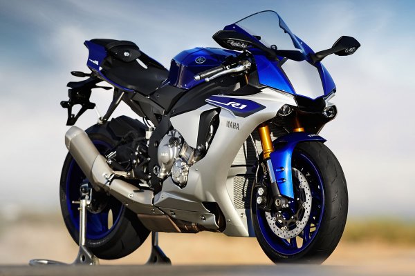 Компания Yamaha озвучила цену на новый супербайк YZF-R1M