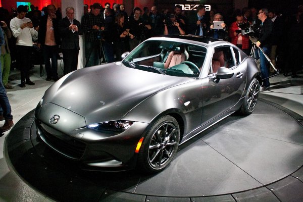 За неделю Mazda продала 1 000 родстеров MX-5 Miata RF