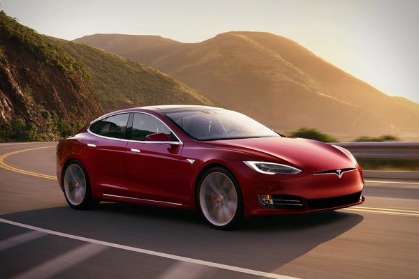 Tesla Model S P100D в дождь сумела разогнаться до 100 км/ч за 2,72 секунды