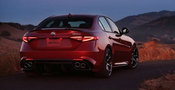 Итальянский седан Alfa Romeo Giulia получил награду за дизайн