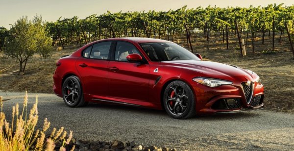 Итальянский седан Alfa Romeo Giulia получил награду за дизайн