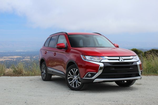 Mitsubishi отмечает 15-летие Outlander