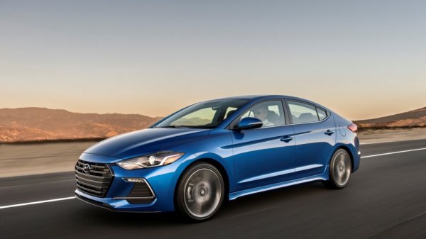 Hyundai рассказал о комплектациях и стоимости нового Elantra Sport