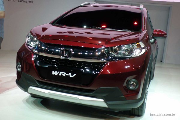 В сети появились официальные фото новой Honda WR-V