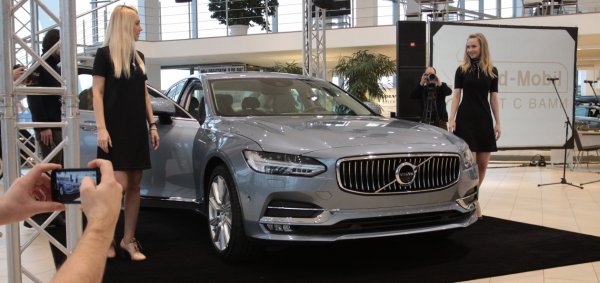 В Санкт-Петербурге показали флагманский седан Volvo S90