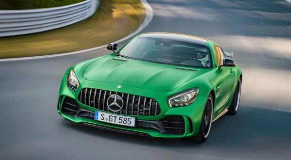 Озвучены цены новых версий Mercedes-AMG GT