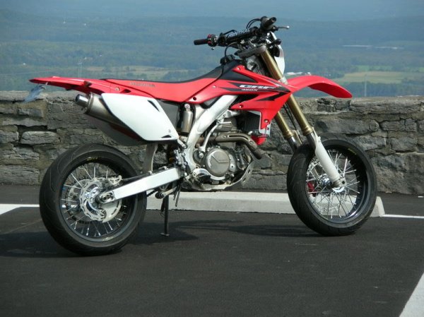 Мотоцикл Honda CRF450 Supermoto дебютировал во Франции