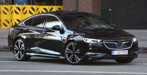 Новый Opel Insignia запечатлен фотошпионами без камуфляжа