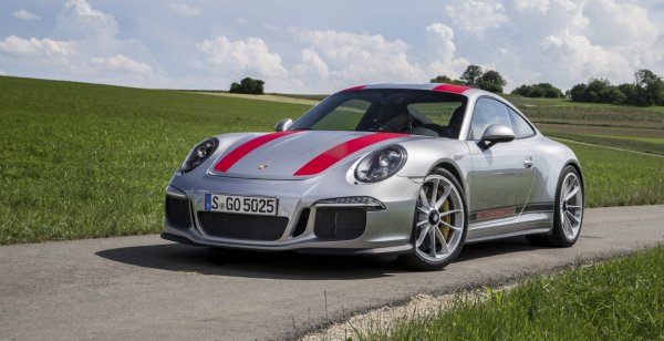 Лимитированное купе Porsche 911 R с каждым днем прибавляет в цене