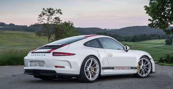 Лимитированное купе Porsche 911 R с каждым днем прибавляет в цене