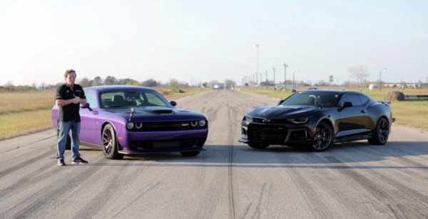 Dodge Challenger Hellcat «сразился» на треке с Chevrolet Camaro ZL1