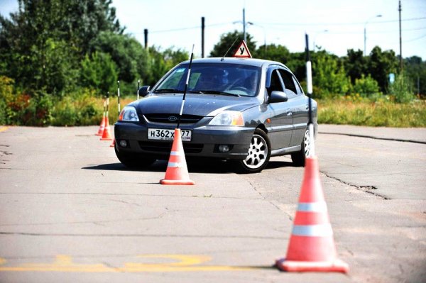 В России автошколы могут ввести теоретические онлайн-занятия