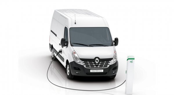 Фургон Renault Master теперь заряжается от розетки