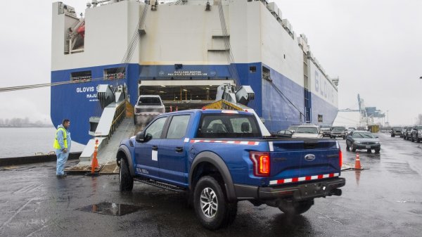 Пикапы Ford F-150 Raptor впервые отправились на экспорт в Китай