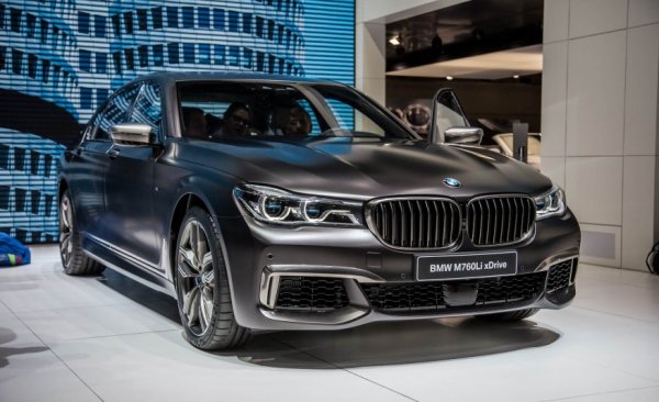 В сети появились данные о новом BMW M760Li