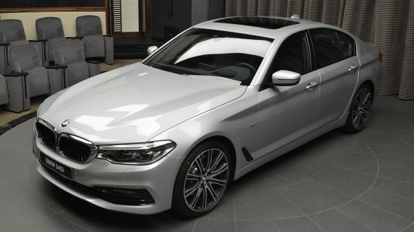 Представлен роскошный BMW 540i Sport Line для ОАЭ