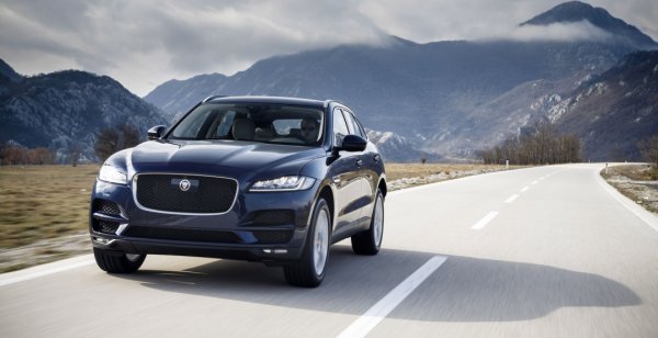 Jaguar F-Pace 2018 получит три новых мотора семейства Ingenium