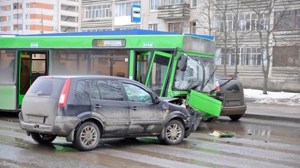 Количество ДТП в России продолжает снижаться