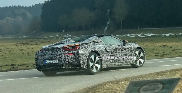 Появились шпионские снимки родстера BMW i8 Spyder