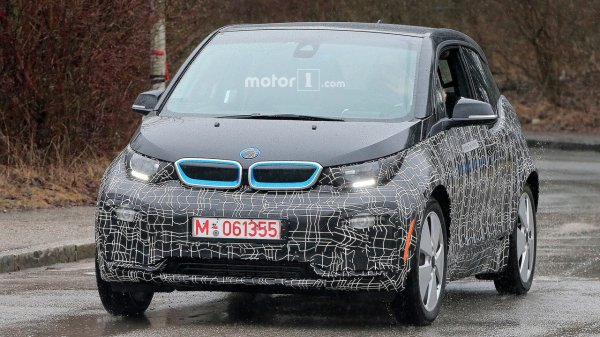 Обновлённый BMW i3 появился на шпионских фотографиях