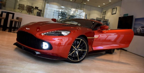 В Мексике дебютировало уникальное купе Aston Martin Vanquish Zagato