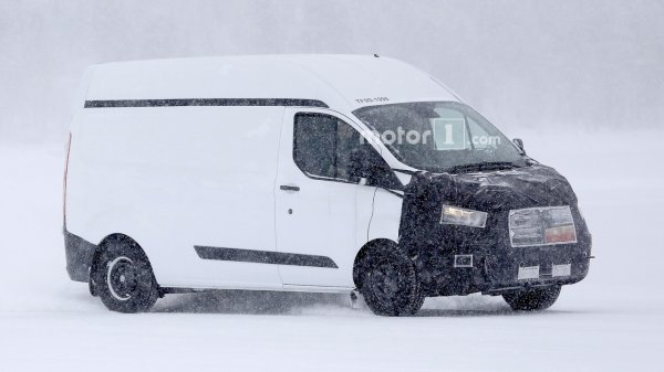 Рестайлинговый фургон Ford Transit «засветился» на шпионских фото