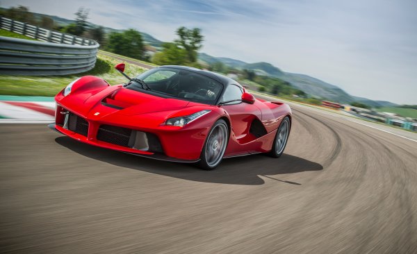 В интернете появились данные о патентном LaFerrari