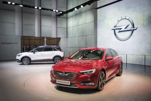 Opel представил в Женеве две новые модели семейства Insignia