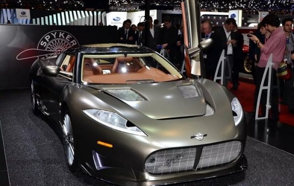 Spyker показала уникальную модель C8 Preliator Spyder