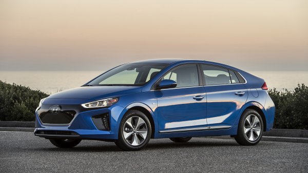 Гибридный хэтчбек Hyundai Ioniq поступит в продажу летом