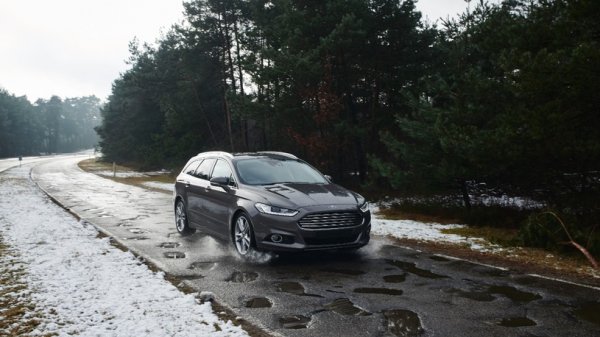 Ford научил автомобили различать ямы на дорогах