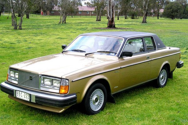 Двухдверный Volvo 262 Coupe празднует своё 40-летие